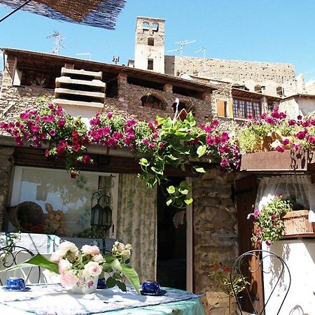 Le Petit Chateau Bed & Breakfast Dolceacqua Exterior foto