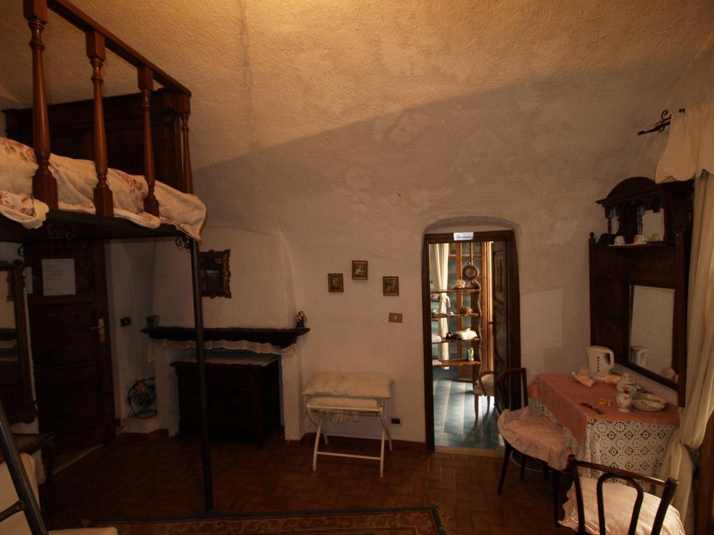 Le Petit Chateau Bed & Breakfast Dolceacqua Exterior foto