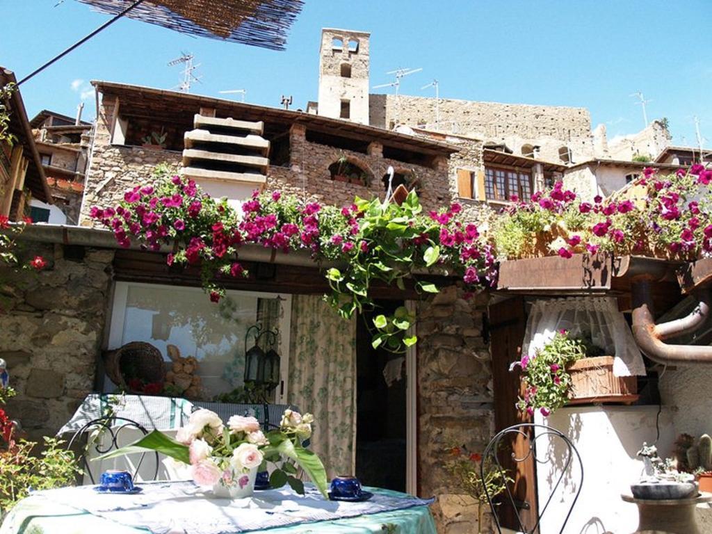 Le Petit Chateau Bed & Breakfast Dolceacqua Exterior foto